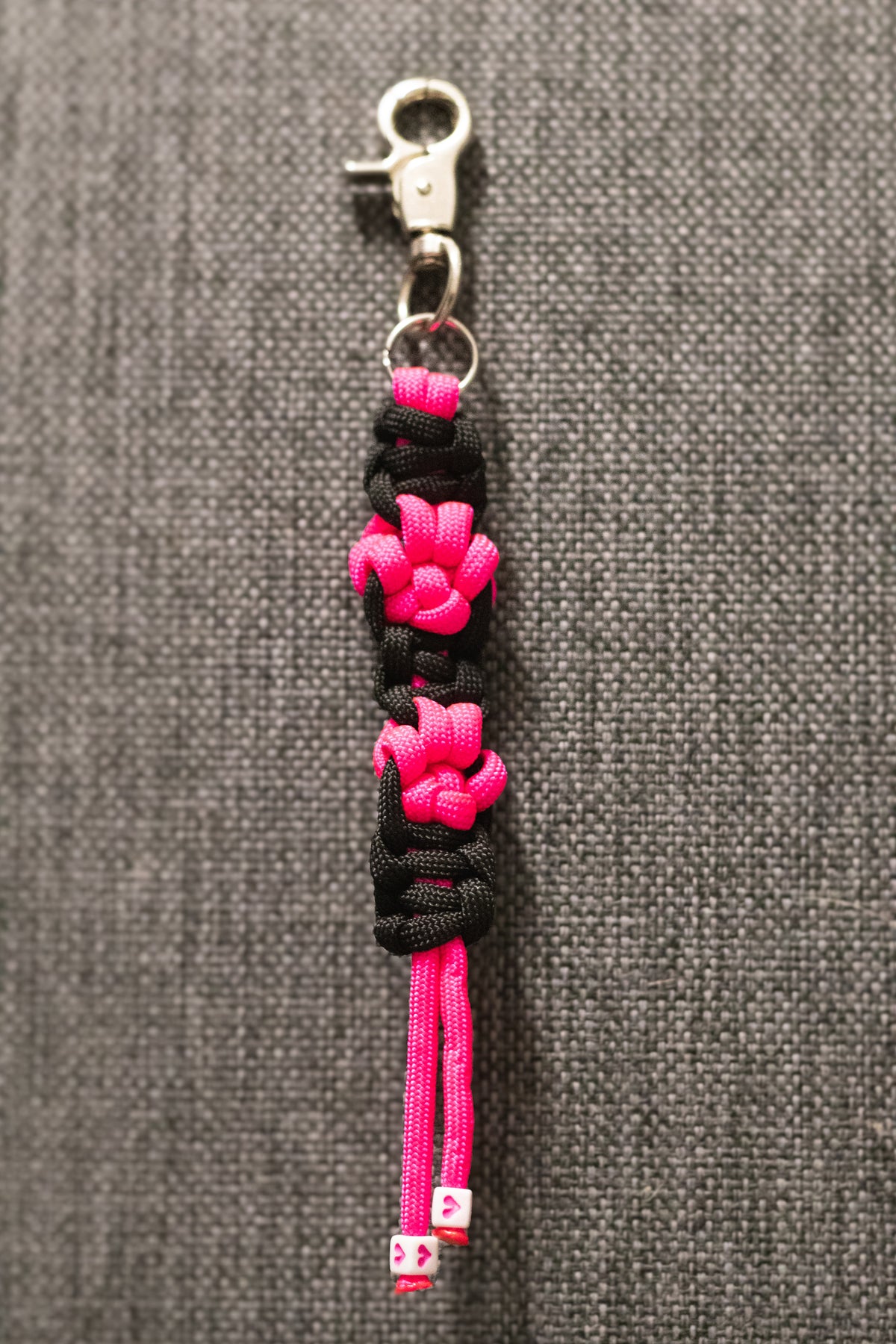 Schlüsselanhänger schwarz-pink